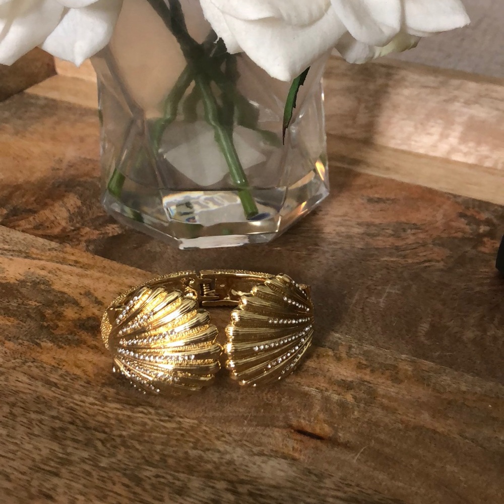 Lilly Pulitzer gold shell bracelet